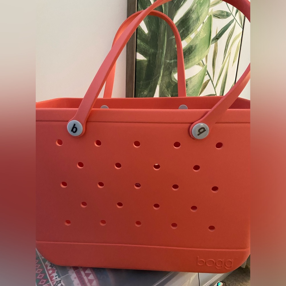 Bogg Bag: Coral with accessories - New with tags